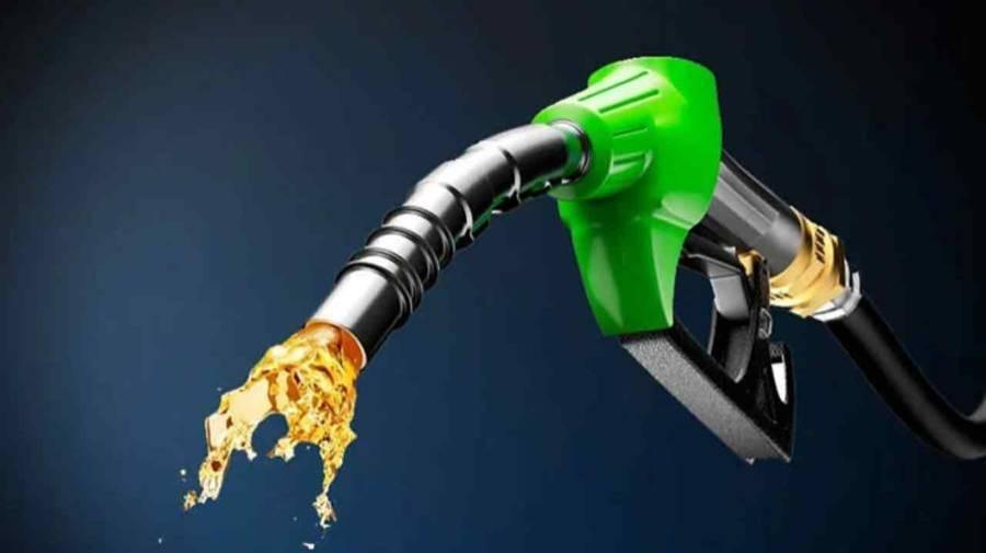 حکومت نے پیٹرول کی قیمت میں کمی اور ڈیزل کی قیمت میں اضافہ کردیا