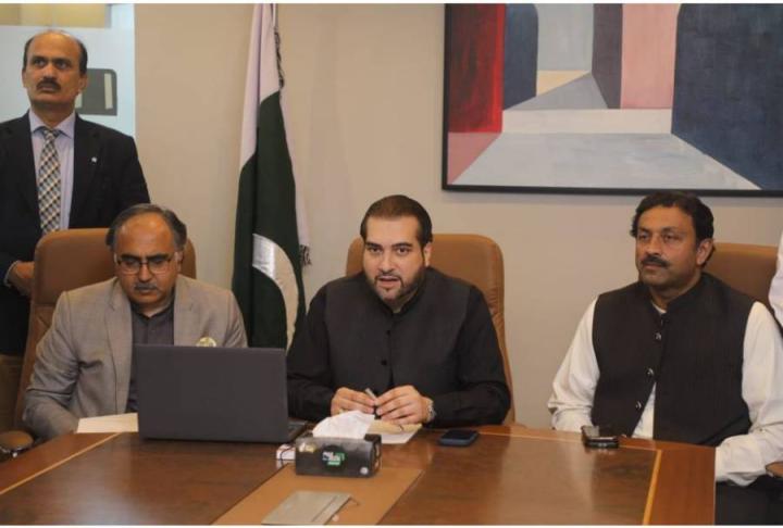 خواتین کو با اختیار بنانا دراصل پورے معاشرے کی ترقی کی ضمانت ہے:صوبائی وزیر عاشق حسین کرمانی