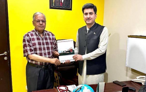 ڈاکٹر شعیب سرور ہاشمی کی ممبر سرور شاہدہ مشن بریگیڈیئر (ر) منصور سعید شیخ سے ملاقات