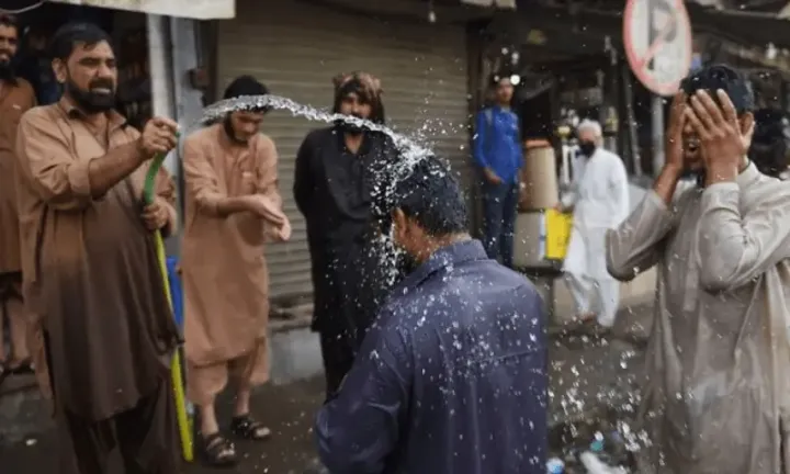 Karachi swelters as mercury soars to 38.7°C