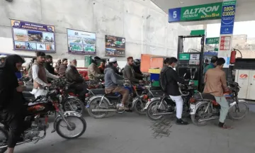 Petrol price down by Rs2.93 per litre, high-speed diesel rate up by Re0.61